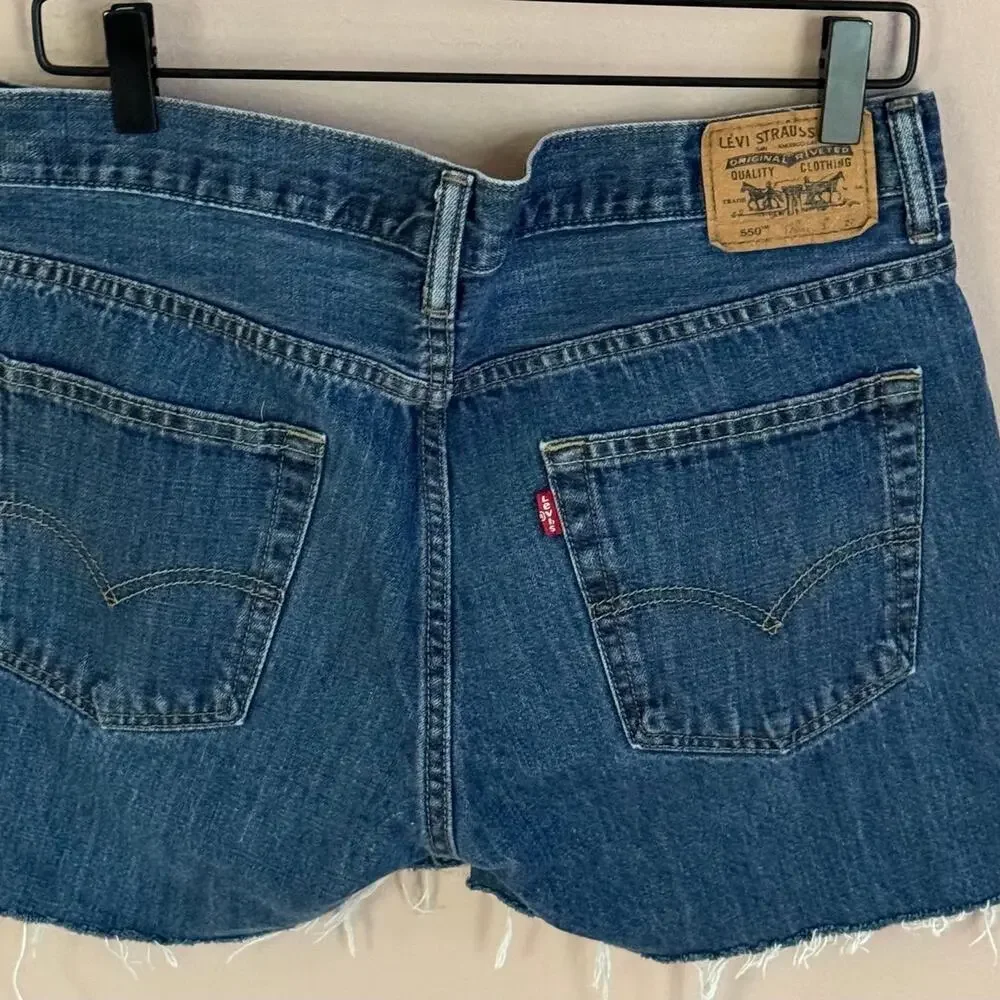 Levi 550 Cut Off Jean Shorts 32
